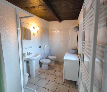 Lesegno House | Locanda Montecarlo