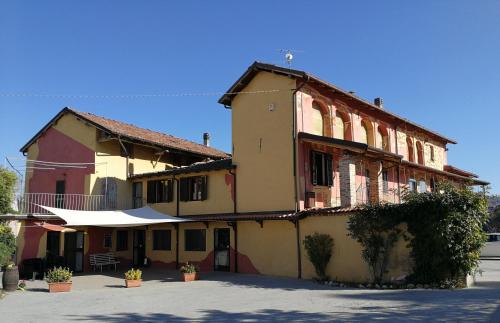 Lesegno House | Locanda Montecarlo