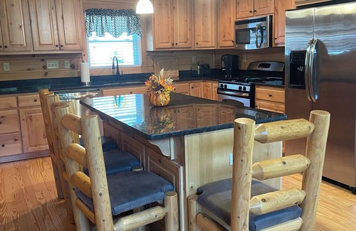 Saulsville Cabin | Located 3.6 miles from HM pinnacle trail. Stunning views accompanied by wildlife