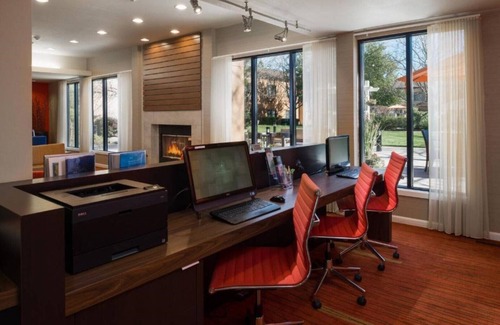 Nut Tree House | Located across from Outlet shopping and EV charging stations