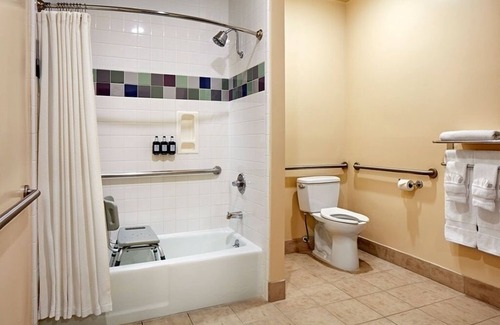 Beverly Grove Hotel | Located at Vibrant Beverly Blvd | Relaxing Family Rooms