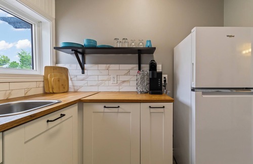 Shediac Apartment | Located behind an amazing Ice cream shop & restaurant, our space is perfect anyone visiting Shediac!