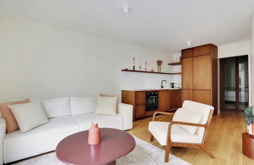 Quartier de l'Ecole-Militaire Apartment | LOCATED BETWEEN INVALIDES AND SAINT-GERMAIN-DES-PRÉS - RUE DE SÈVRES – 2 BEDROOM