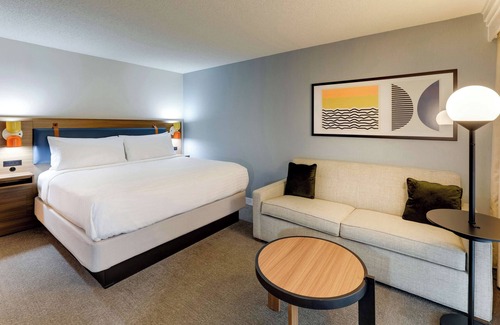 Oyster Point Hotel | Located Close to Jack Drago Park, Pet-friendly, with Onsite Parking