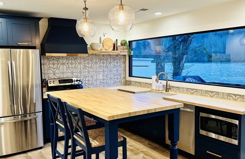 Chattanooga House | Located directly on the Tennessee River and minutes from downtown Chattanooga!