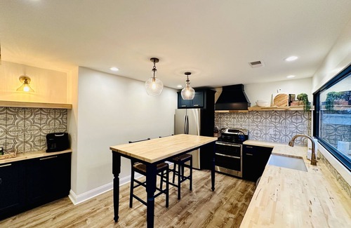 Chattanooga House | Located directly on the Tennessee River and minutes from downtown Chattanooga!