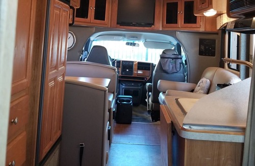 Fontana House | Located in 91739 of Rancho Cucamonga~Quiet Neighborhood~Sleeps >7