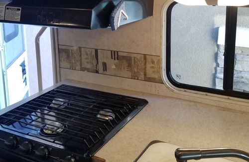 Fontana House | Located in 91739 of Rancho Cucamonga~Quiet Neighborhood~Sleeps >7