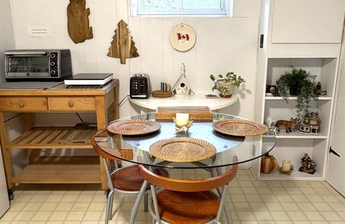 Laval Apartment | Located in a beautiful and quite residential area in the heart of Laval.