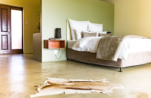 Pringle Bay House | Located in a Nature Reserve, you will get pampered and can relax.