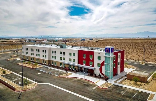 Las Vegas Apartment | Located in Las Vegas, Motel 6 Las Vegas, Nv - Motor Speedway features free WiFi .