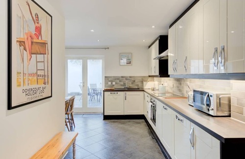 Harwich House | Located in the Centre of Old Harwich , metres away from beach and river.