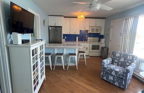 Stone Harbor Condo | located in the heart of Stone Harbor just 3 blocks from downtown 96th Street shopping area and 1 1/2 blocks to the beach. The courtyard is furnished with outdoor table, chairs and umbrellas.