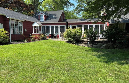Southold House | Located in the heart of wine country/BEACHES/shops.