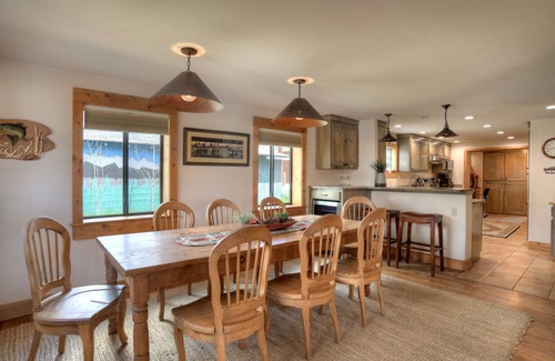 Creede House | Located in the Heart of Downtown Creede - Private Hot Tub - Outdoor Living