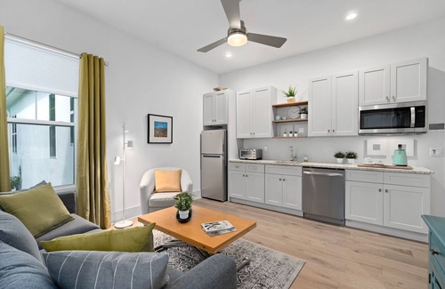 College Park Apartment | Located in the heart of lovely College Park easy access to downtown Orlando.