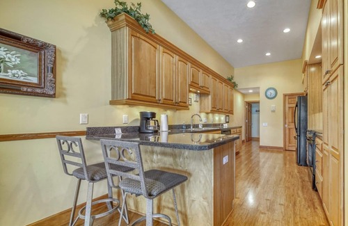 Saugatuck House | Located in the heart of downtown Saugatuck, Tootsie's Place offers spectacular