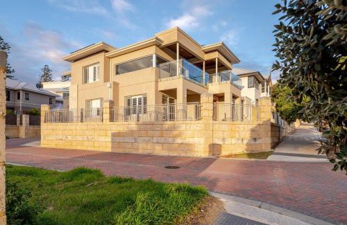 Mindarie House | Located in the Mindarie Marina a Luxury House in a Perfect Location
