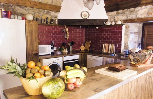 Lierganes Cottage | Located in the mountains, in Lierganes and close to the beach. Pets are allowed.