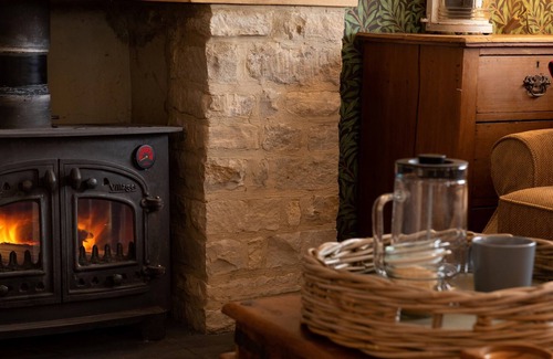 Bampton Cottage | Located in the rural hamlet of Radcot, Oxfordshire, Radcot Bridge Cottage