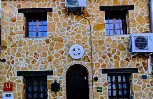 El Tiemblo House | Located in the village: AA/CC electric fireplace wifi wifi hydro cabin pets allowed