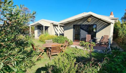 Indented Head House | Located in tranquil street and only 200 metres from the beach