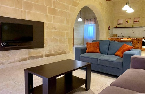 Victoria Villa | Located in Victoria - Mejda Farmhouse - 2 bedroom farmhouse with private pool