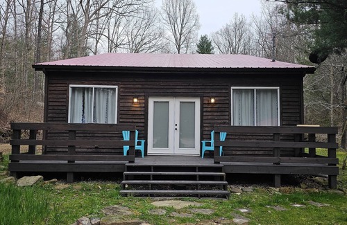 Corbin Cabin | located Just minutes from laurel river lake and holly bay marina.