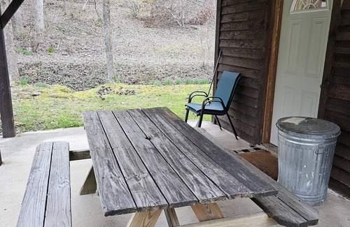 Corbin Cabin | located Just minutes from laurel river lake and holly bay marina.