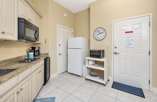 Demere Park Condo | Located near St. Simons Island Pier, Restaurants, Lighthouse and Oceanfront Neptune Park