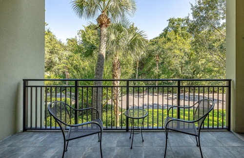 Demere Park Condo | Located near St. Simons Island Pier, Restaurants, Lighthouse and Oceanfront Neptune Park