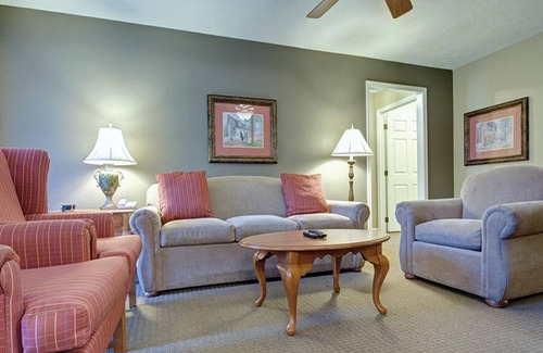 Williamsburg Resort | Located Near Colonial Williamsburg, Busch Gardens, Jamestown-Wyn Kingsgate 2 Bd.