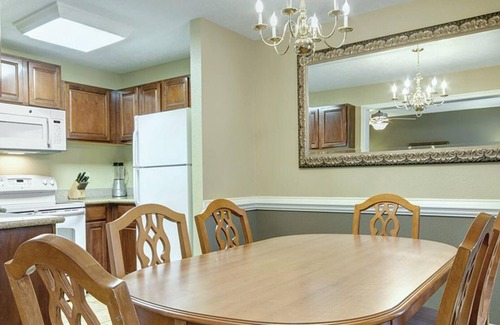 Williamsburg Resort | Located Near Colonial Williamsburg, Busch Gardens, Jamestown-Wyn Kingsgate 2 Bd.