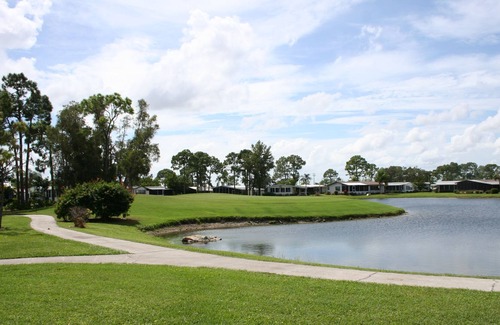 Jacarandas House | Located near the Gulf of Mexico, this home features 2 bedroom, 2 bathroom .