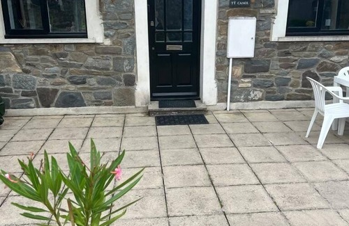 New Quay House | Located near to the fishing harbour and golden beach, this property provides a great family base.