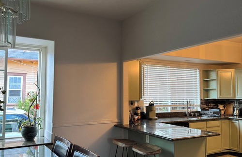 Mount Angel House | Located near wineries, tulip festival, outlets, Bauman’s Fram & state parks!