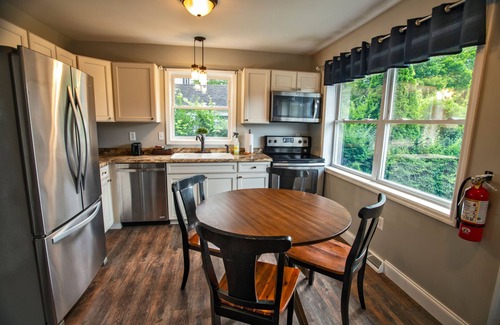 Lake George Cottage | Located On Beach Road In Lake George!