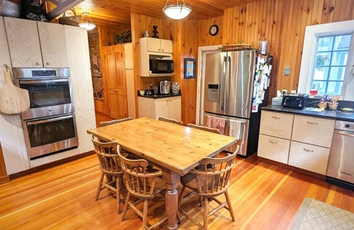 Sunapee House | Located on Historic Lake Avenue