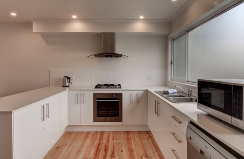 Port Fairy House | Located only a stone's throw to East Beach