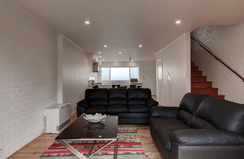Port Fairy House | Located only a stone's throw to East Beach