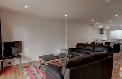 Port Fairy House | Located only a stone's throw to East Beach