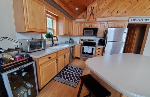 Hunter House | Located within 10 minutes from both Windham Mountain and Hunter Mountain!