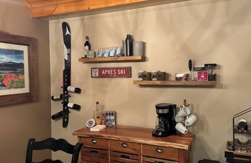 Hunter House | Located within 10 minutes from both Windham Mountain and Hunter Mountain!