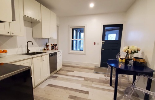 Niagara Falls Apartment | Located within walking distance from the Famous Niagara Falls and the atractions