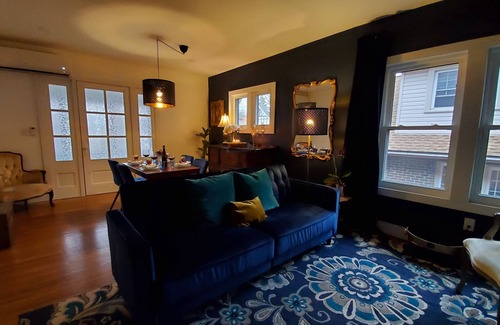 Niagara Falls Apartment | Located within walking distance from the Famous Niagara Falls and the atractions