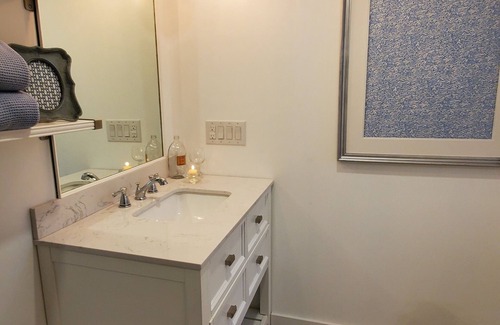 Niagara Falls Apartment | Located within walking distance from the Famous Niagara Falls and the atractions