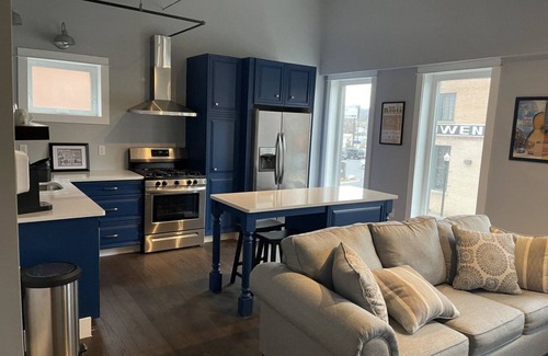 Bristol Apartment | Location! 2BR/2BA Loft Downtown Bristol TN on State St!