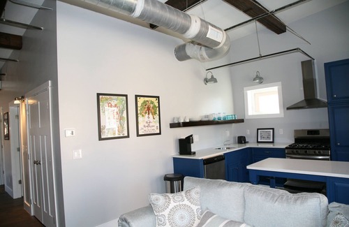 Bristol Apartment | Location! 2BR/2BA Loft Downtown Bristol TN on State St!