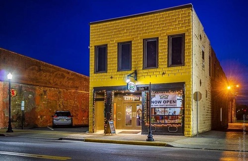 Bristol Apartment | Location! 2BR/2BA Loft Downtown Bristol TN on State St!
