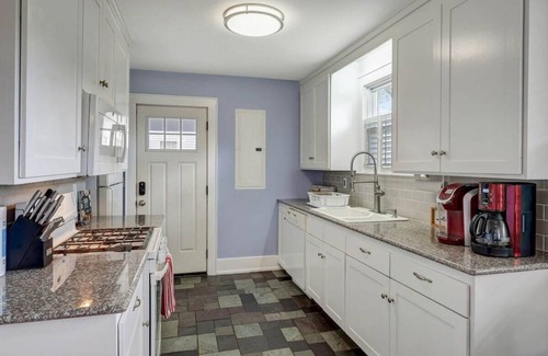 Woodbine House | Location! 4 Miles to Broadway! Sleeps 4